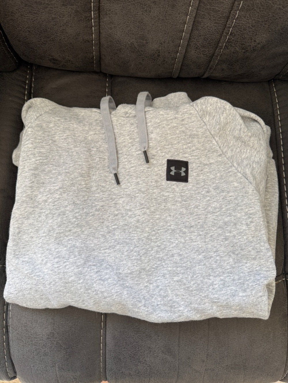 Men’s Large Under Armour Light Gray Men's Hoodie with Logo Patch